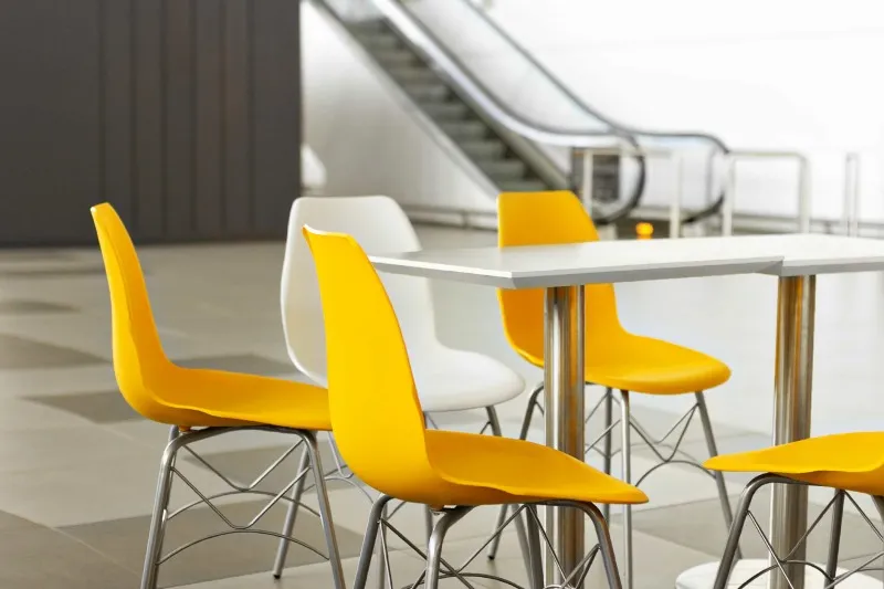 Jakie atuty mają krzesła wykonane z plastiku?